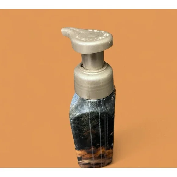 Bath‎ & Body Works Foaming Hand Soap  Mountain Teakwood 8.75 oz - Picture 9 of 9